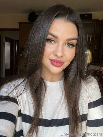 Full leaked Pretty wheelchair girl page private photo