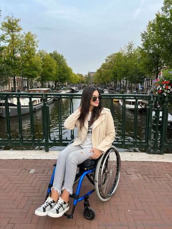 Full leaked Pretty wheelchair girl page private photo