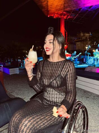 Full leaked Pretty wheelchair girl page private photo