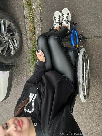 Full leaked Pretty wheelchair girl private photo