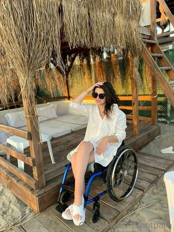 Full leaked Pretty wheelchair girl private photo
