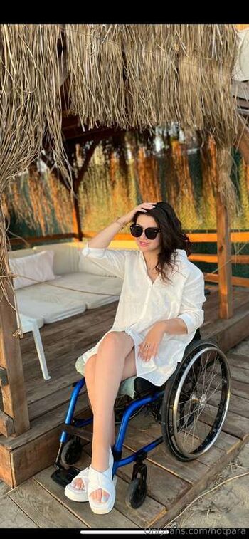 Full leaked Pretty wheelchair girl private photo