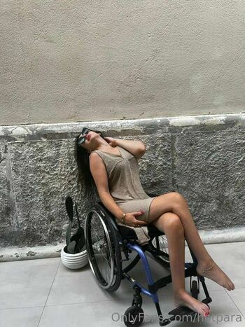 Full leaked Pretty wheelchair girl private photo