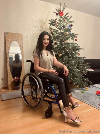 Full leaked Pretty wheelchair girl private photo