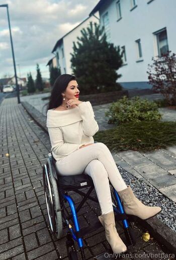 Full leaked Pretty wheelchair girl private photo