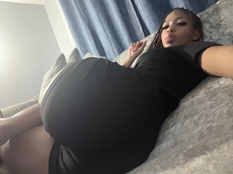 Full leaked Prettyissuee private photo