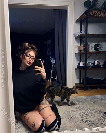 Full leaked Prettypoison private onlyfans photo