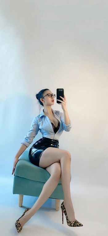 Full leaked Qiaoniutt  page private photo