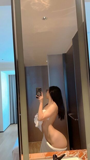 Full leaked Qiaoniutt page private photo