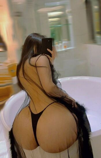 Full leaked Qiaoniutt  page private photo