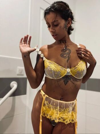 Full leaked Queen private photo