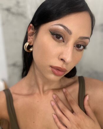 Full leaked Queengold chains page private photo