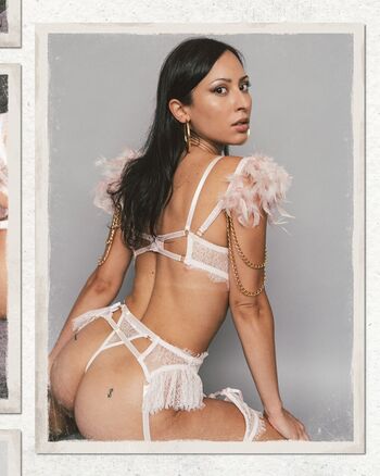 Full leaked Queengold chains page private photo