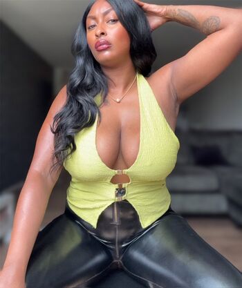 Full leaked Queenkyaraky private photo