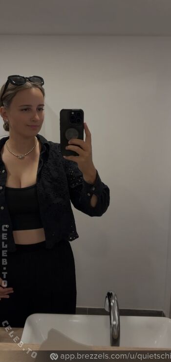 Full leaked Quietschiie private photo