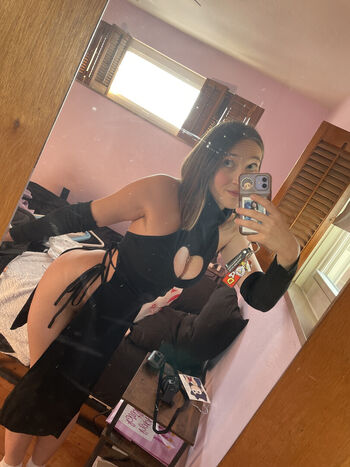 Full leaked Qweeneevee private photo