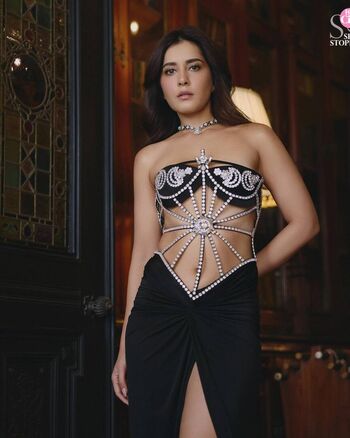 Full leaked Raashi khanna private photo