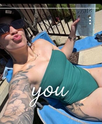 Full leaked Raelynn private photo