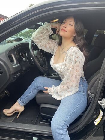 Full leaked Raelynn private photo