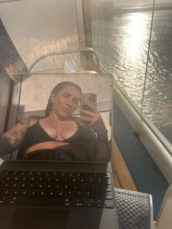 Full leaked Raelynn private photo