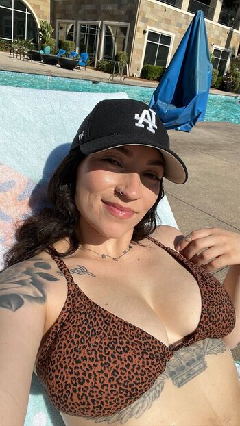 Full leaked Raelynn private photo