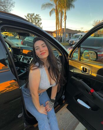 Full leaked Raelynn private photo