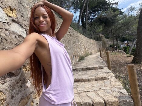 Full leaked Ravyn lenae private photo