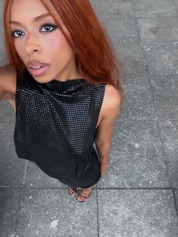 Full leaked Ravyn lenae private photo