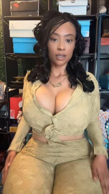 Full leaked Renadaneen private photo