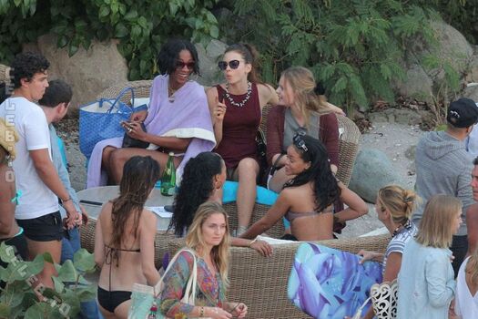 Full leaked Rihanna private photo