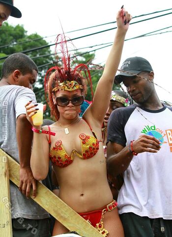 Full leaked Rihanna  page private photo
