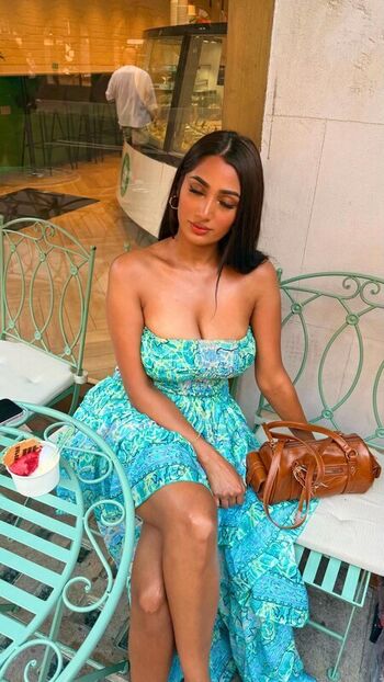 Full leaked Riya b private photo
