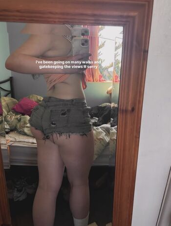 Full leaked Robyn page private photo