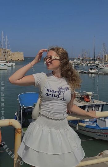 Full leaked Romysvibess private photo