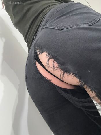 Full leaked Roomtoavoid private photo