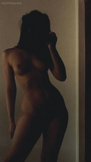 Full leaked Roomtoavoid private photo