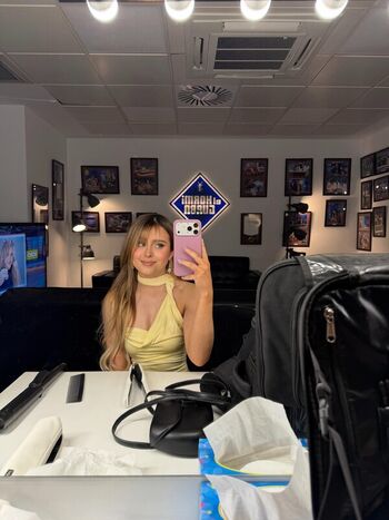 Full leaked Mxmtoon/ private photo
