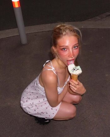 Full leaked Rosegnlz private photo