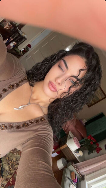 Full leaked Roseistheart private photo