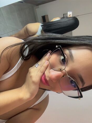 Full leaked Rosiebaee private photo