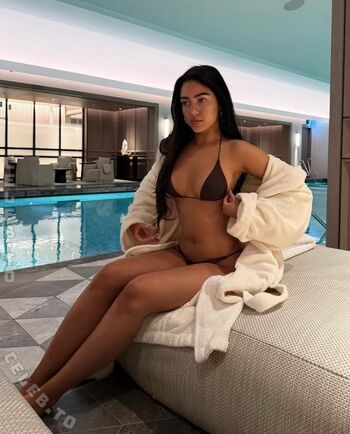 Full leaked Roxanarosuu private photo