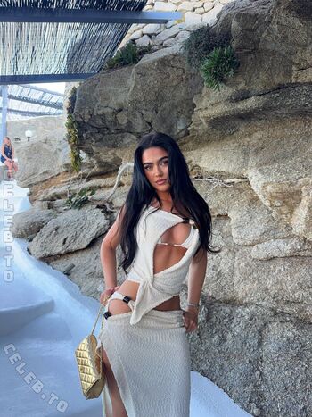 Full leaked Roxanarosuu page private photo