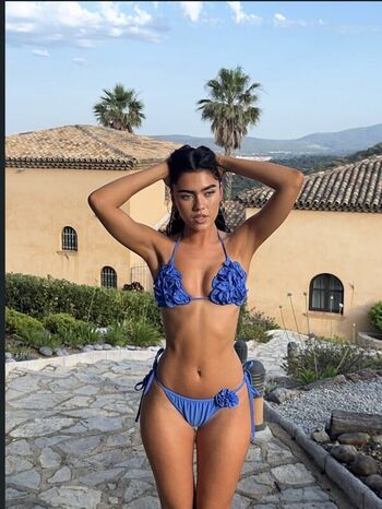 Full leaked Roxanarosuu page private photo