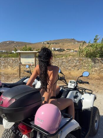 Full leaked Roxanarosuu page private photo