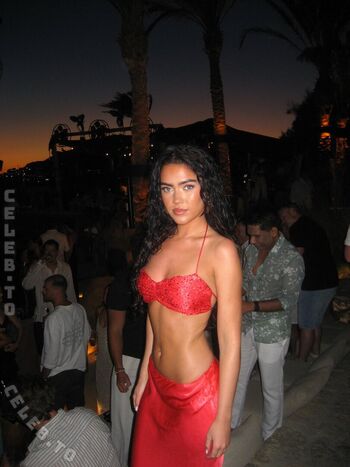 Full leaked Roxanarosuu private photo