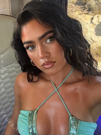 Full leaked Roxanarosuu private photo