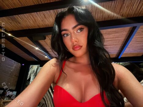 Full leaked Roxanarosuu private photo