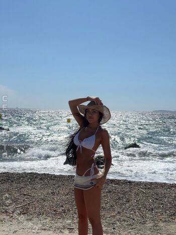 Full leaked Roxanarosuu page private photo
