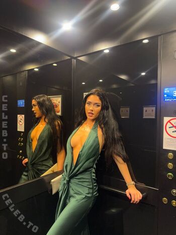 Full leaked Roxanarosuu page private photo