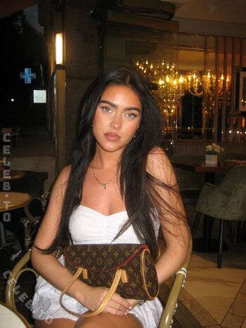 Full leaked Roxanarosuu page private photo